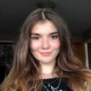 Meet your Posher, Chloe